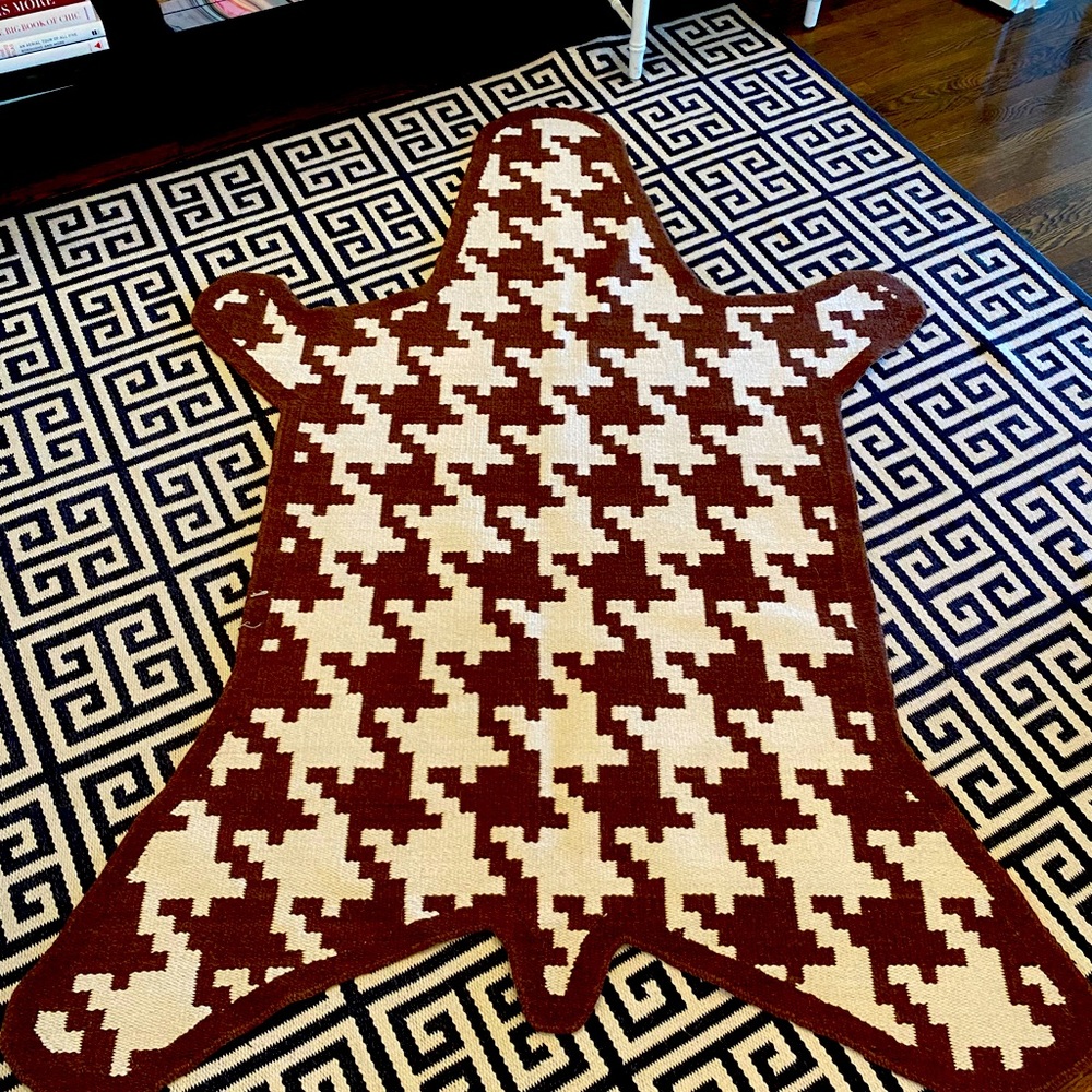 Jonathan Adler houndstooth wool area rug aprox 60 x 36 inches